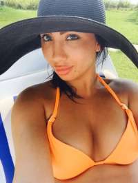 Eşsiz Güzellikte Erdemli Escort: Kendinizi Özel Hissettiren Deneyim